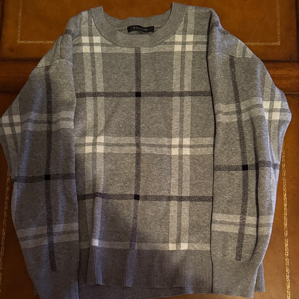 Tahari Gray Checkered Crewneck Sweater